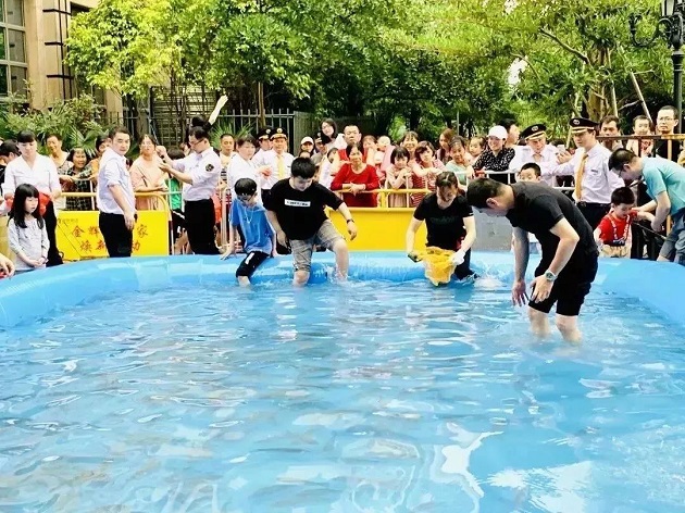 千亿球友会物业六一活动现场